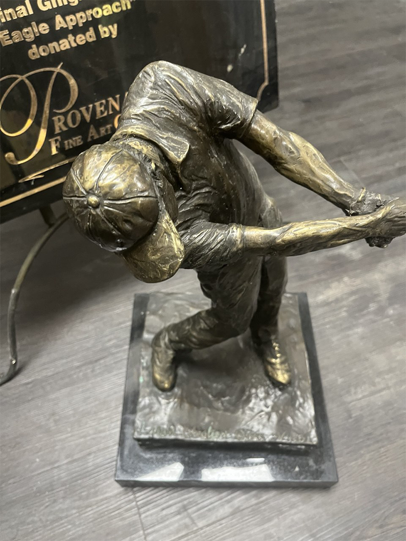 LOT 09 - Original Laran Ghiglieri BRONZE SCULPTURE OF GOLFER "EAGLE APPROACH"